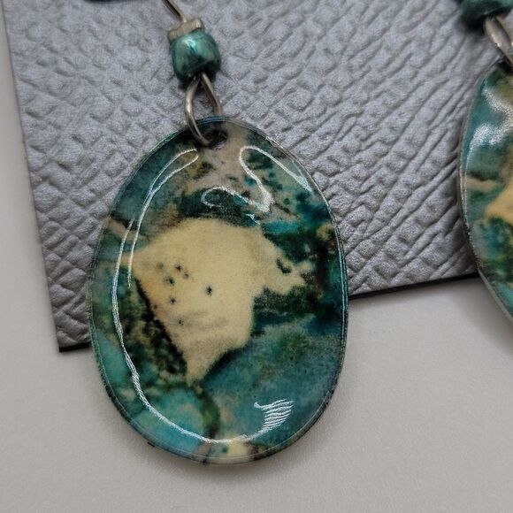 TURQUOISE and cream swirl circle drop silver dangle earrings. - Picture 2 of 4